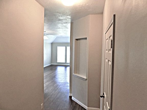 5th image of 3942 Hawthorn Glen Ct