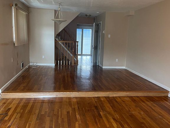 3rd image of 76 Mulberry Cir