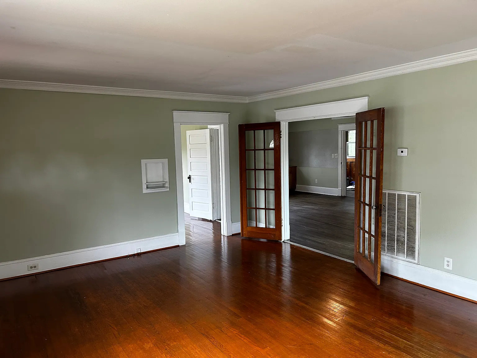 3 bed, 1336 sqft, $1,000 — Photo 3