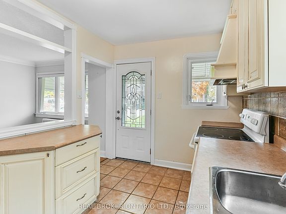 2nd image of 475 Kingswood Rd