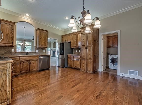 4th image of 15702 Marty Ln