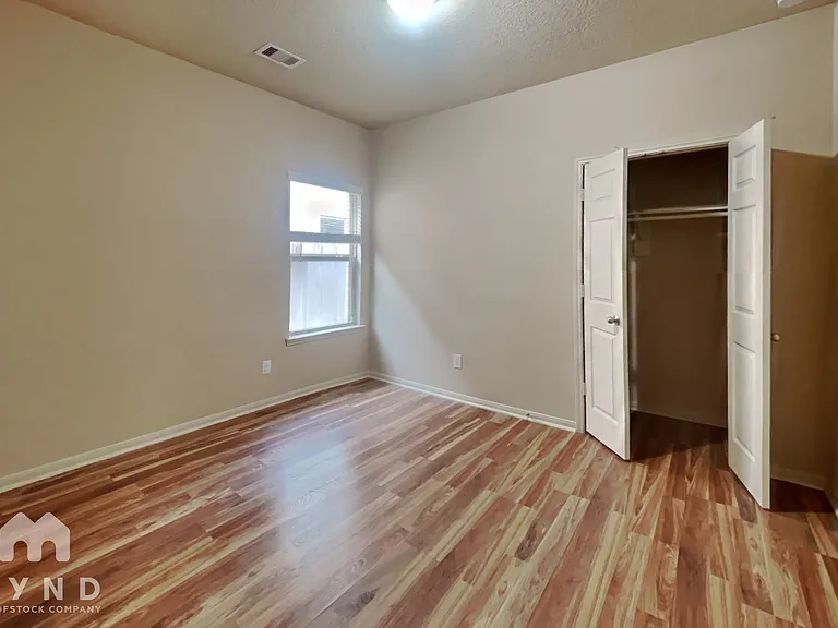 1411 Cameron Park Ln — Photo 15