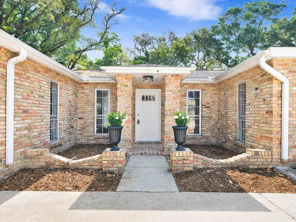 1st image of 302 Teakwood Cir