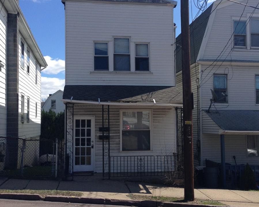 94 Hillside St Front