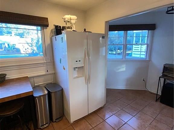 3rd image of 325 Grenfell Ave