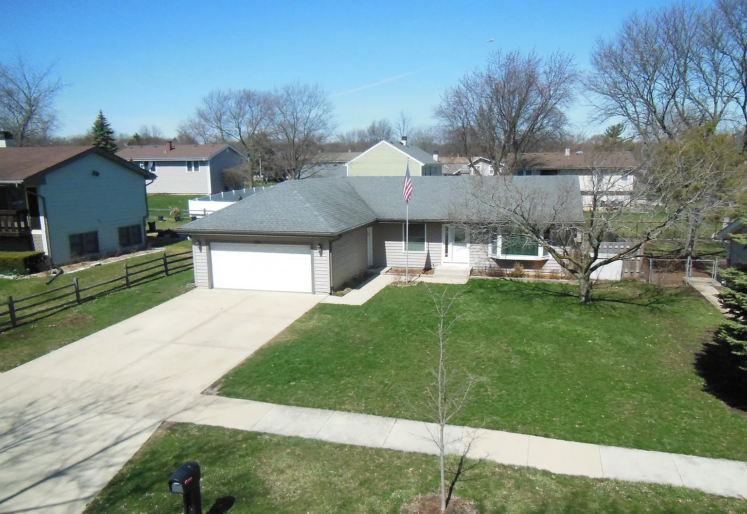 264 Strathmore Ln photo 1