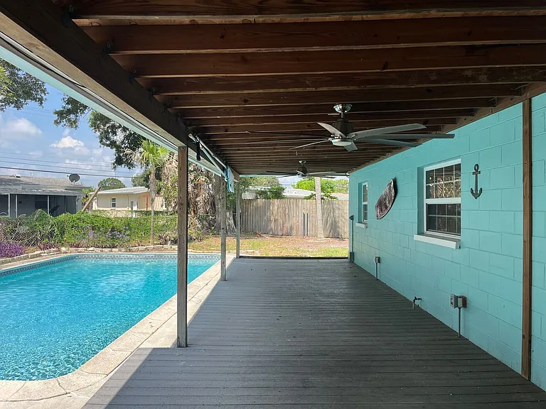 375 Carrousel Ct — Photo 22