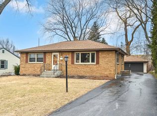 518 N 98th St, Wauwatosa, WI 53226