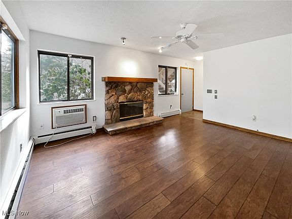3rd image of 611 Meredith Ln