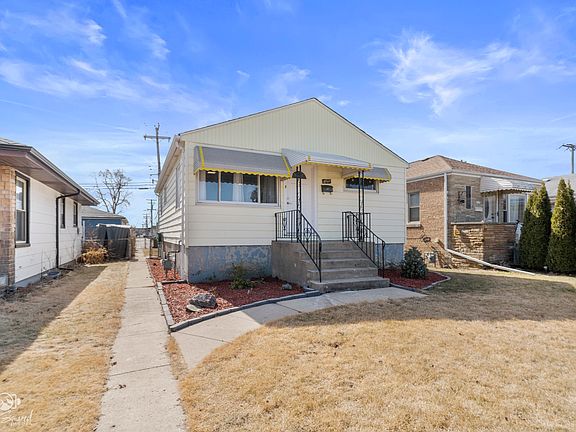 2nd image of 6949 W Montrose Ave