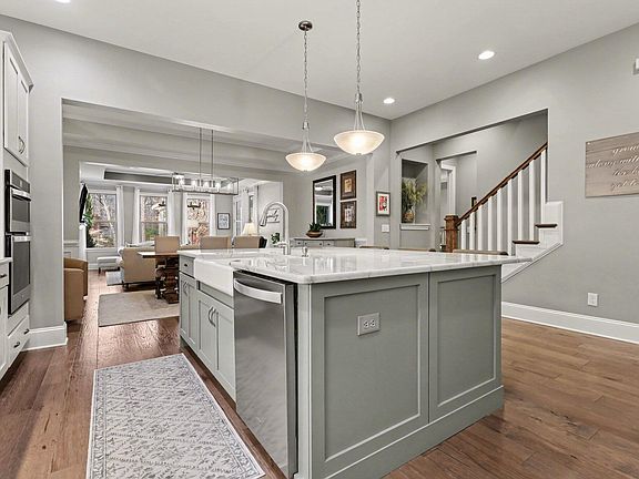 5th image of 149 Glenpark Pl