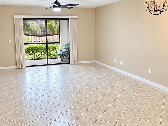 5th image of 255 PARADISE Boulevard #1