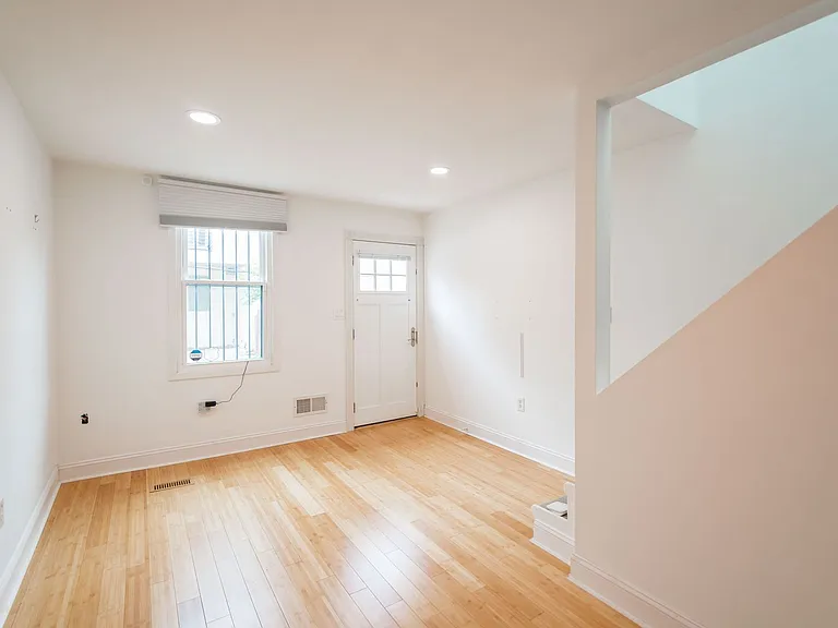 2107 Clymer St — Photo 6