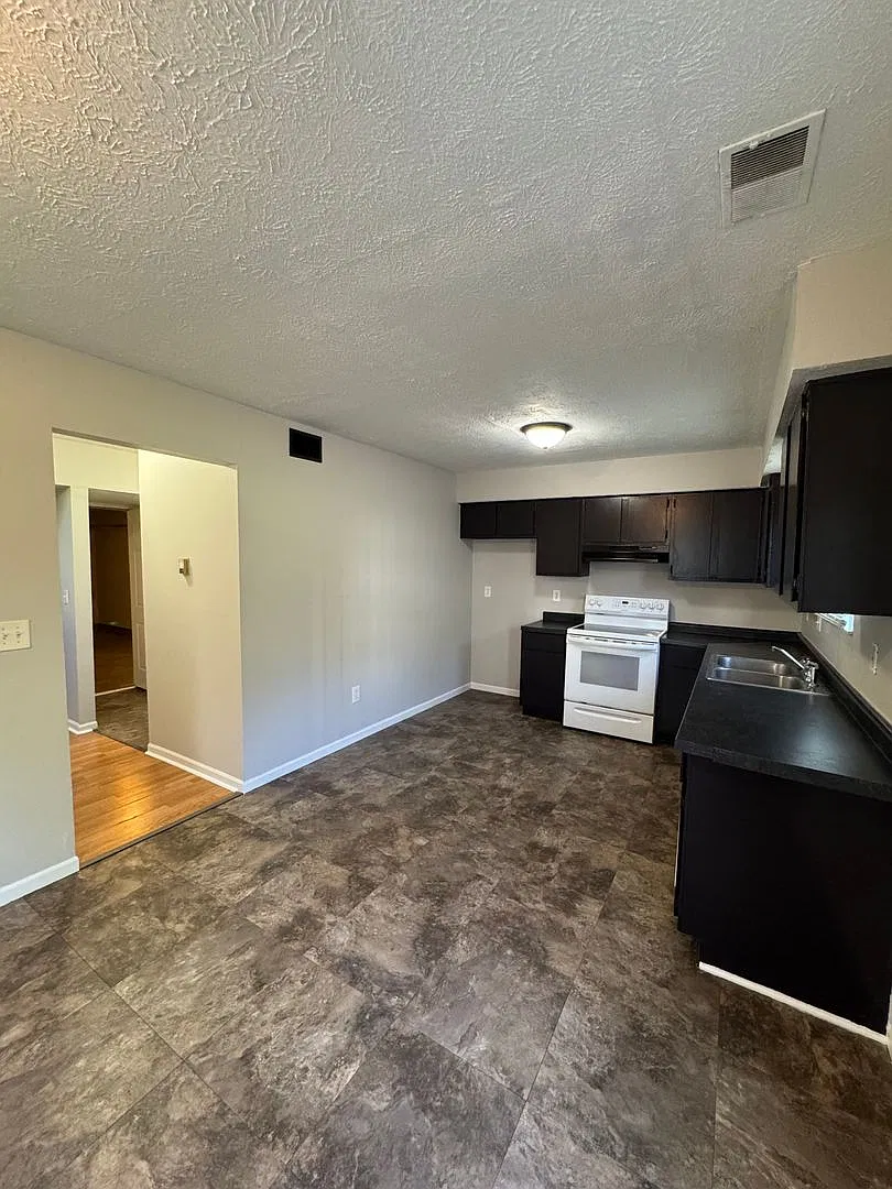 Lawrence Twp - 3 bedroom townhome — Photo 4