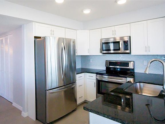 4th image of 5300 Ocean Blvd APT 1004