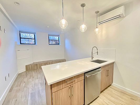 3rd image of 211 8th Ave APT Bl