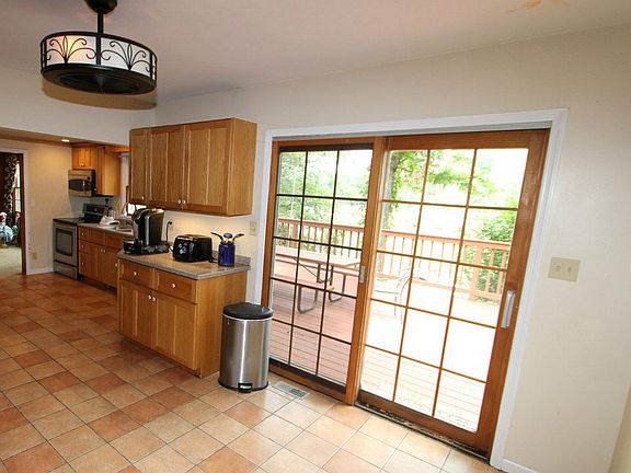 4th image of 951 Sunset View Dr