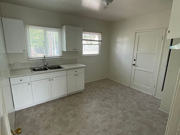 3rd image of 380 N Mar Vista Ave #3