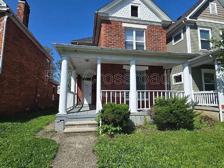 153 S Cypress Ave — Photo 1