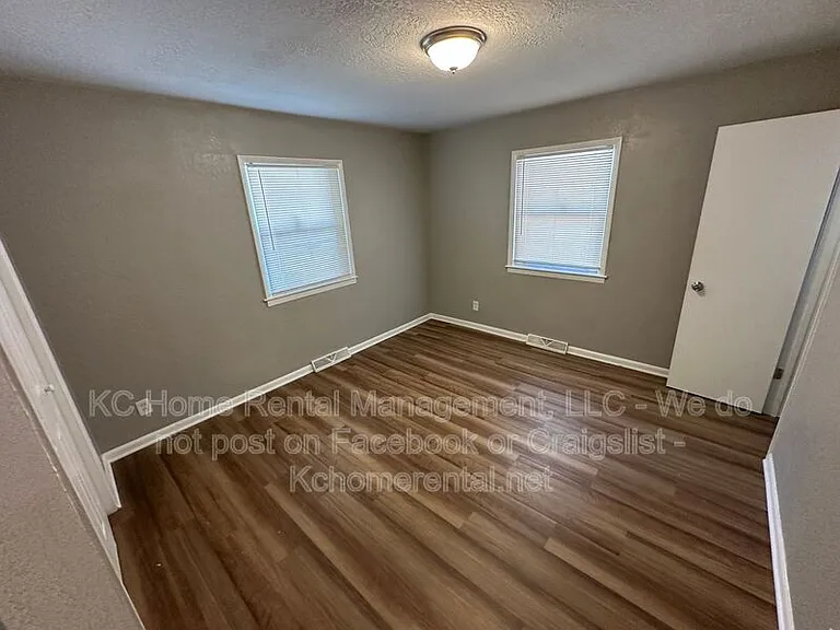 515 S Forest Ave — Photo 16
