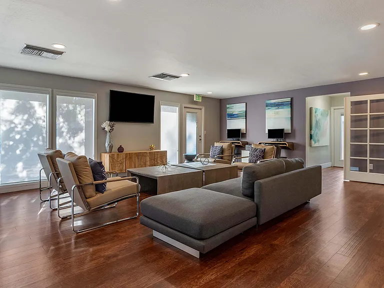 Portofino Apartments — Photo 29