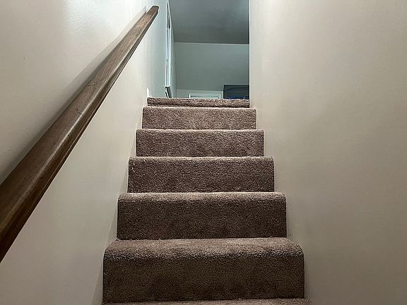 Stairs to 2nd flr bedroom