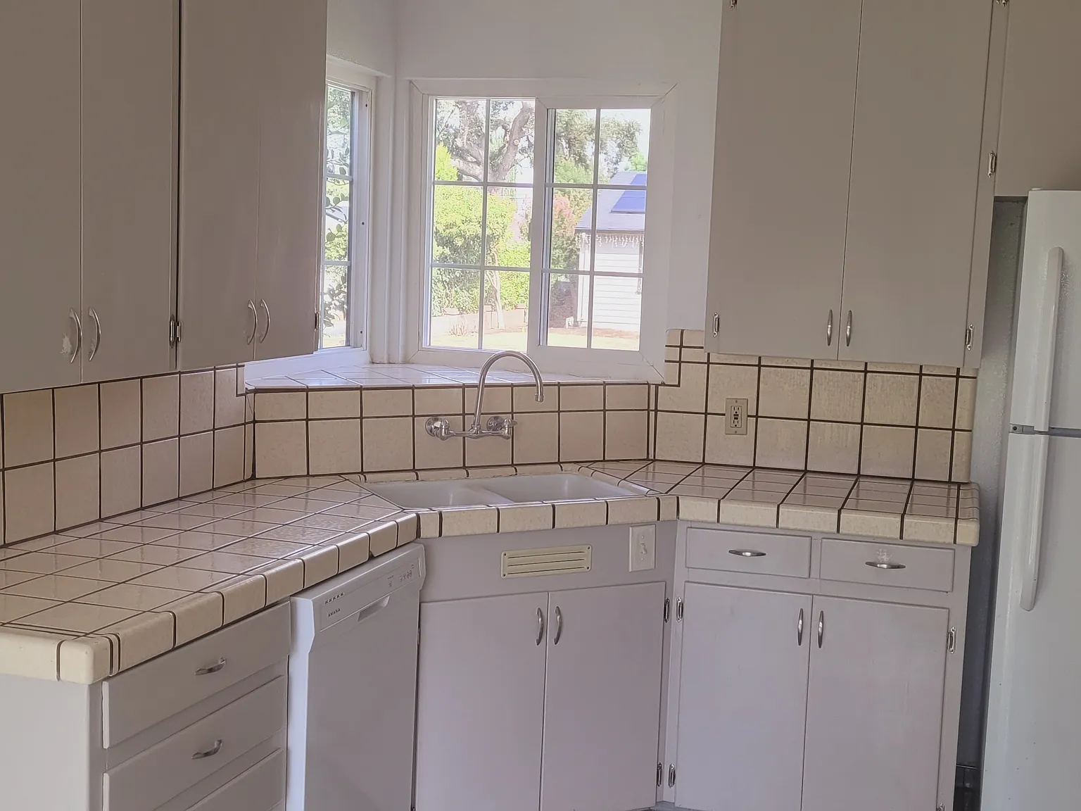 3 bed, 1155 sqft, $2,350 — Photo 4