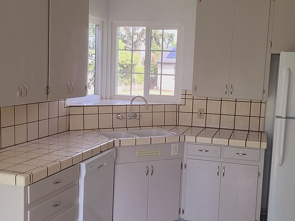 4th image of 1416 W El Camino Ave