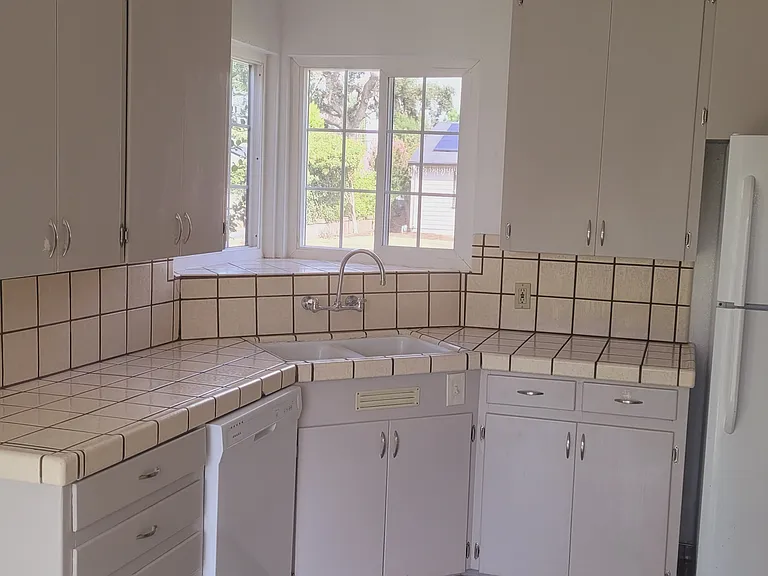 1416 W El Camino Ave — Photo 4