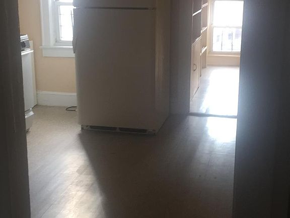 4th image of 12 Beekman Ave #2