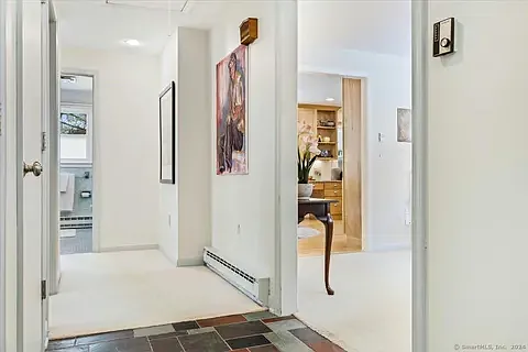 2 Colonial Dr — Photo 5