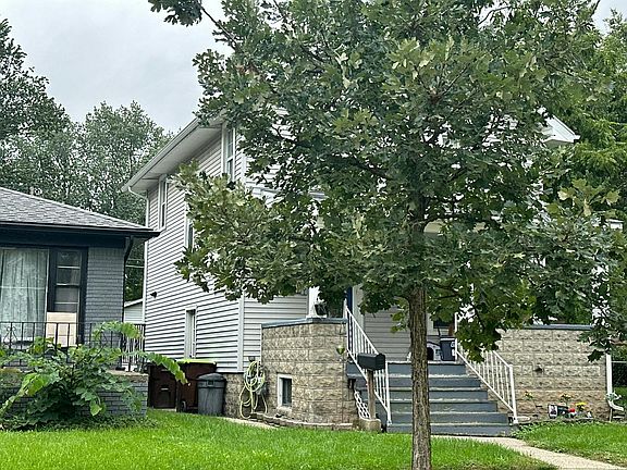 3rd image of 525 W 5th St