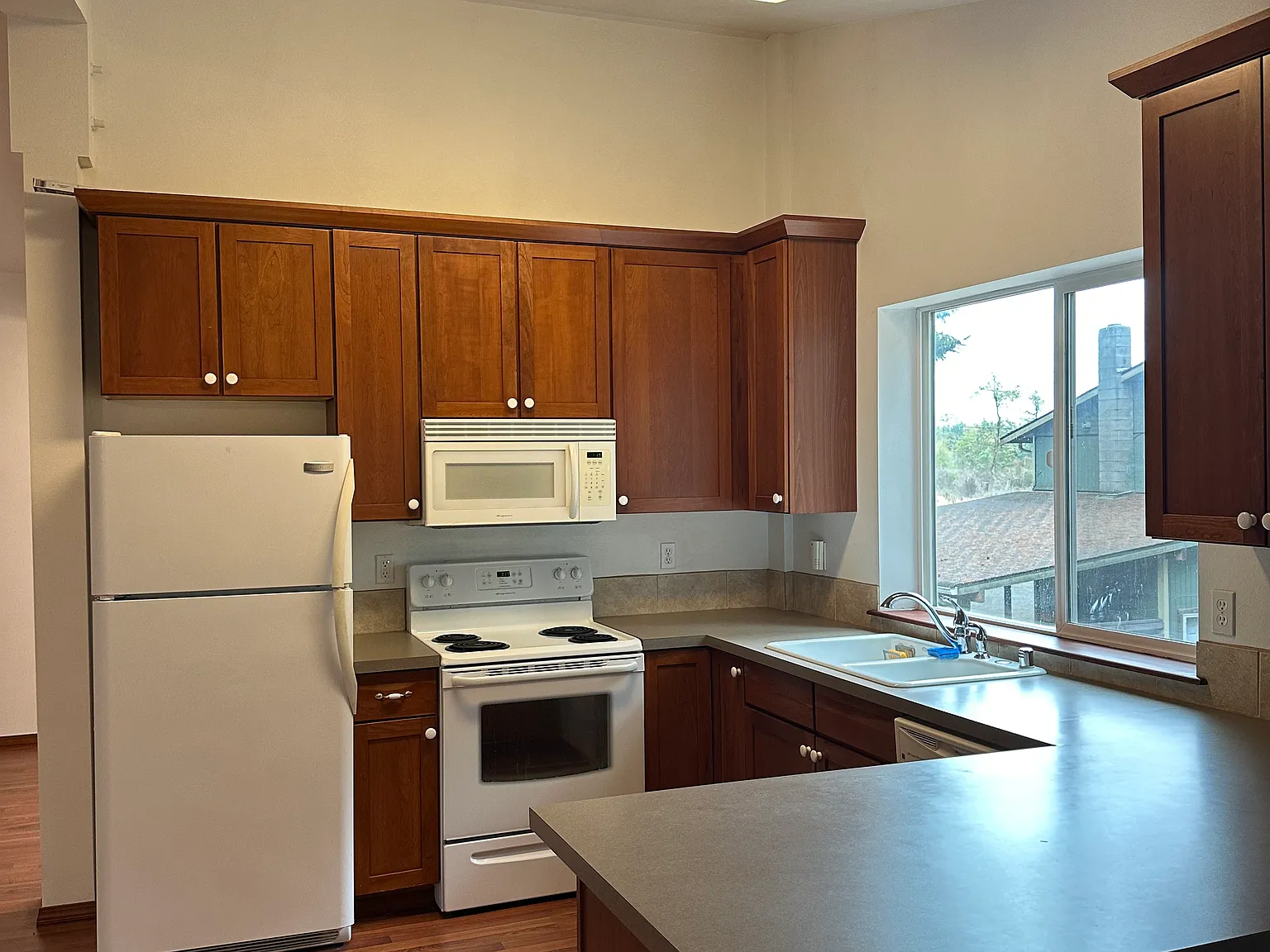1 bed, 840 sqft, $1,290 — Photo 4