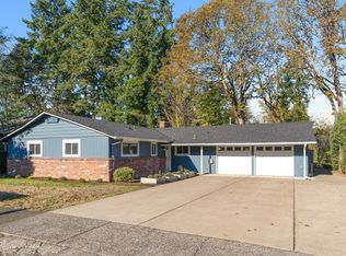 1105 Hallinan Cir, Lake Oswego, OR 97034