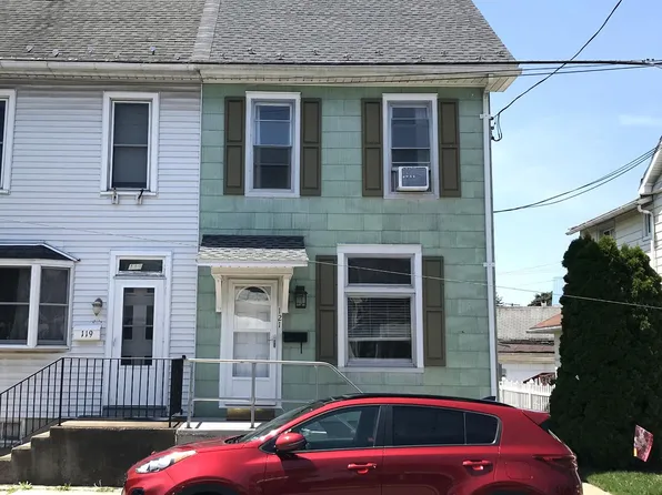 121 N Walnut St, Fleetwood, PA 19522