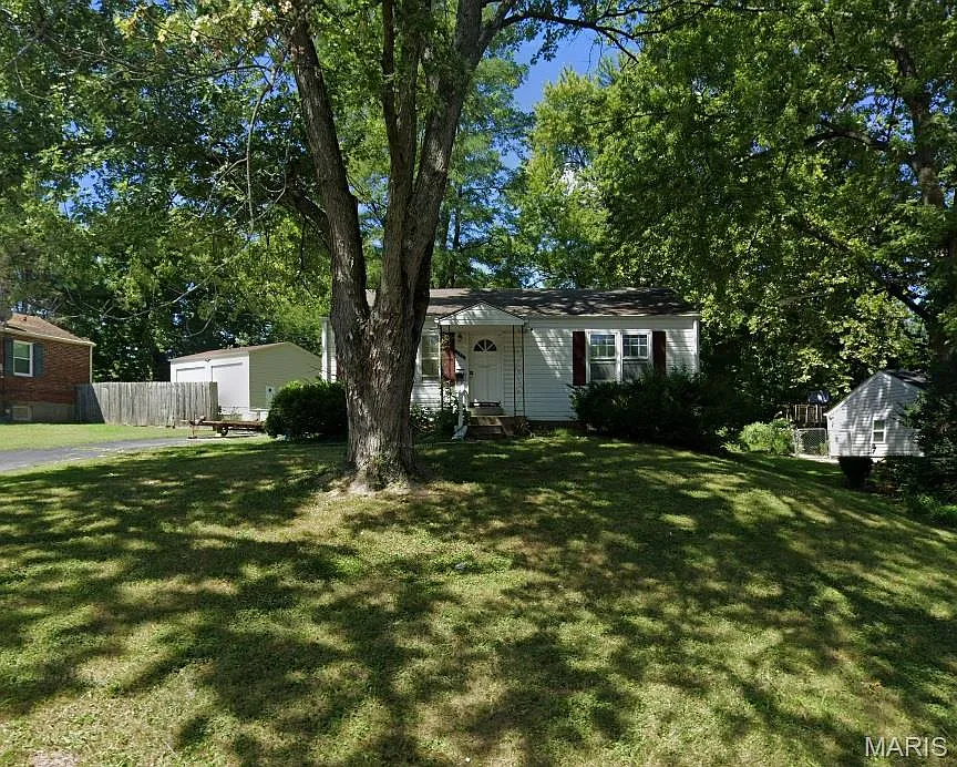 605 Larkin Ave photo 1