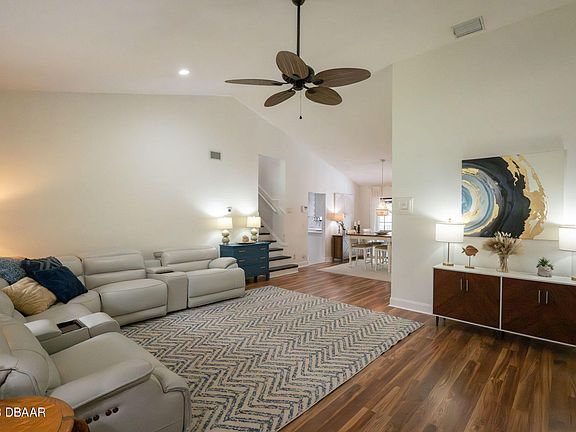 5th image of 8 Pheasant Ln