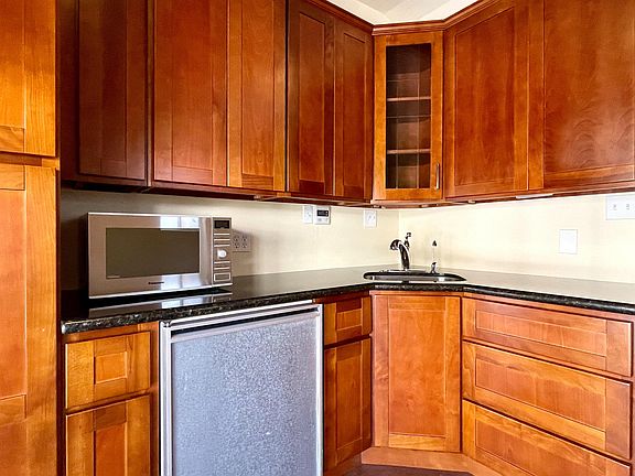5th image of 961 Spencer Ave #1
