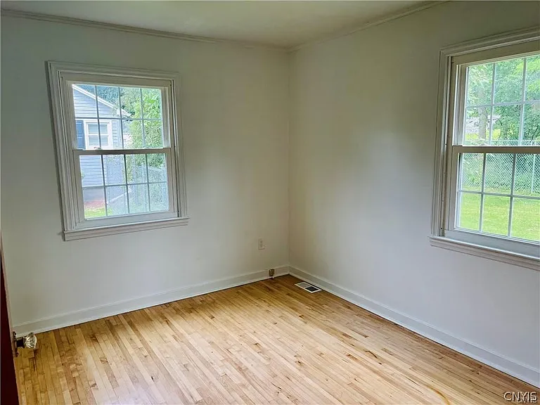 202 Elm St — Photo 3