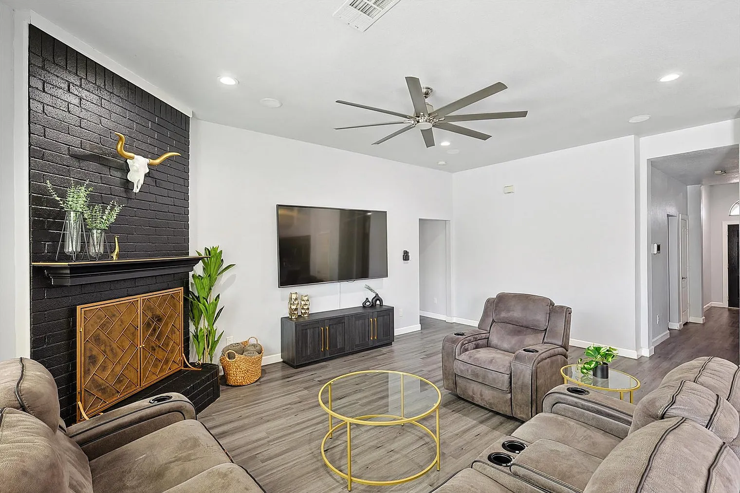 5 bed, 2.0 bath, 2174 sqft, $13,385 — Photo 3
