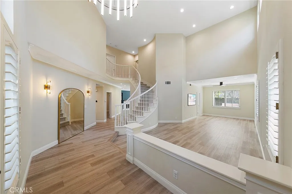 6 bed, 3192 sqft, $8,000 — Photo 3