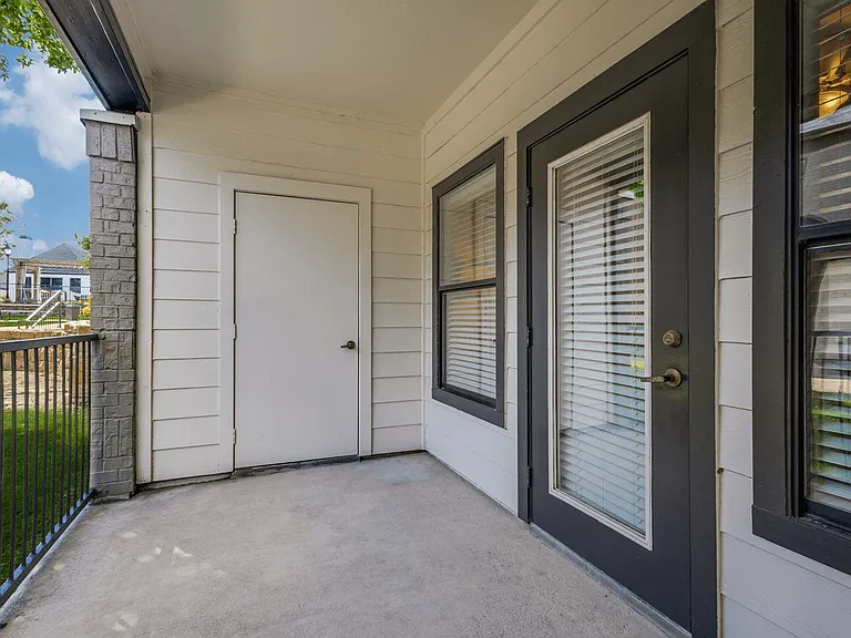 Lost Spurs Ranch Apartments — Photo 7
