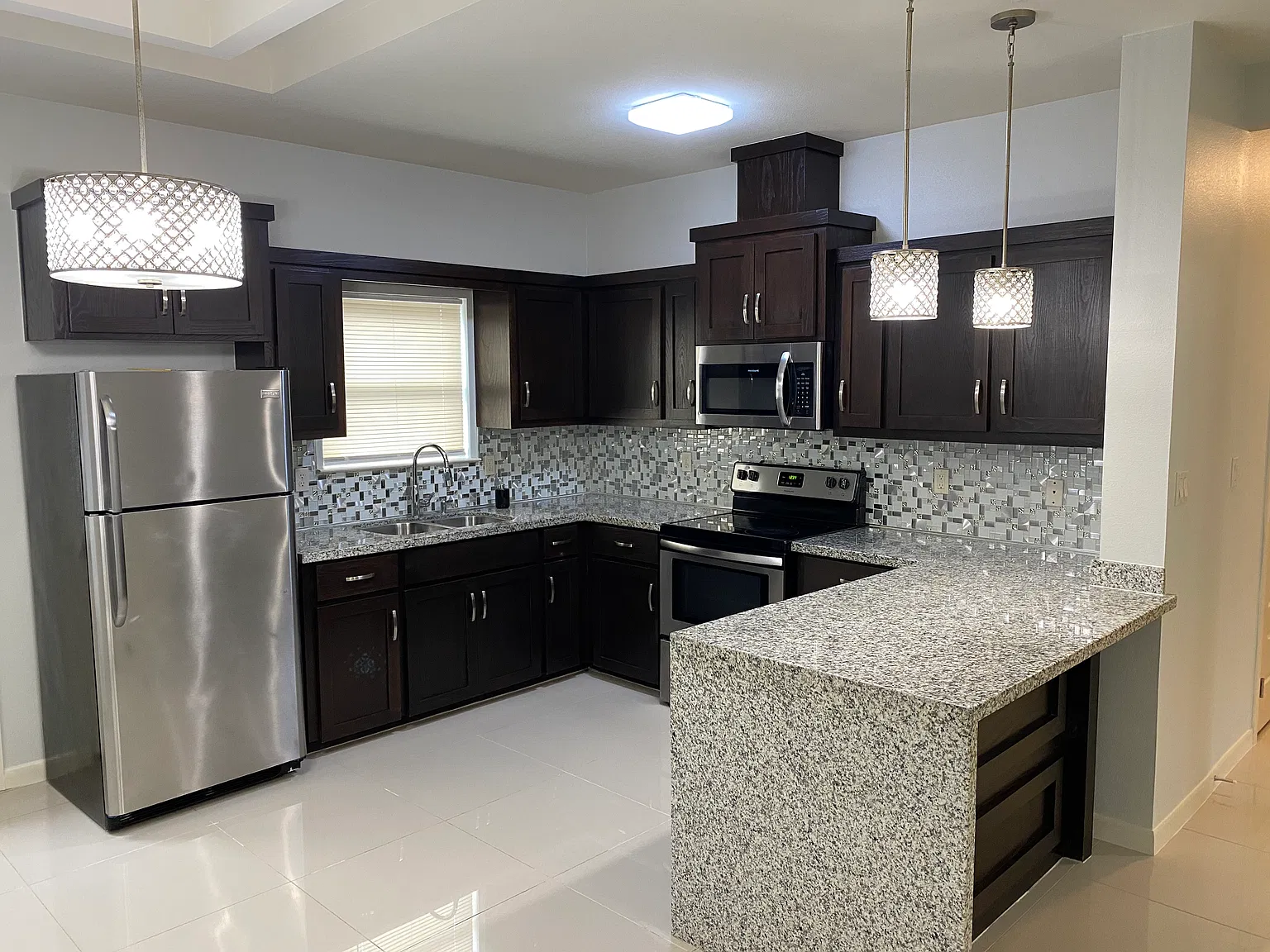 2 bed, 1000 sqft, $1,100 — Photo 3