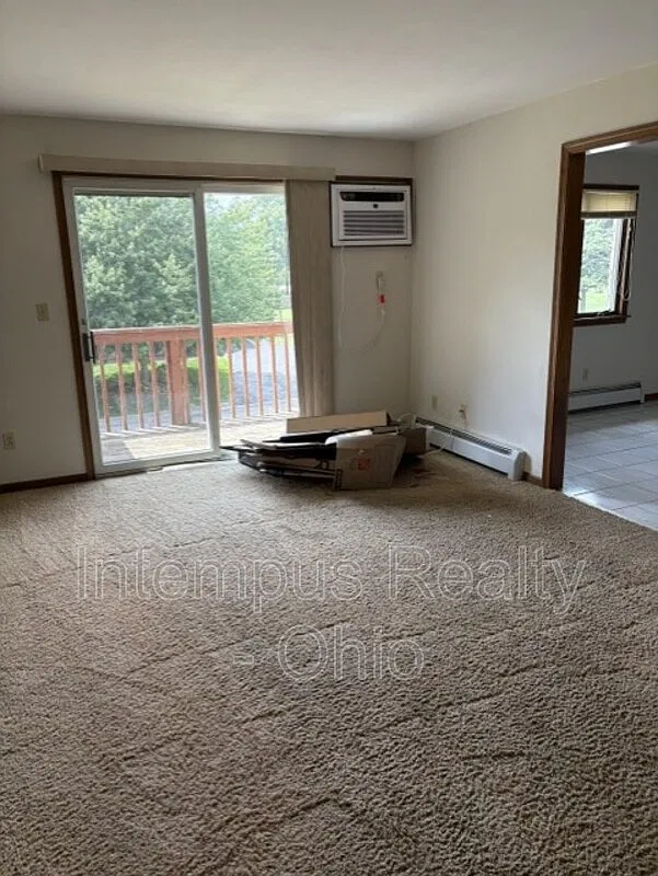 2 bed, 1.0 bath, $1,000 — Photo 2