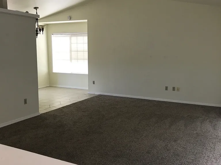 1653 Kildare Dr — Photo 2