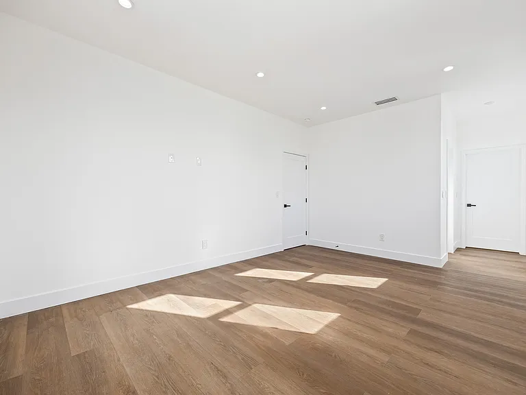 212 W 64th St #D — Photo 44