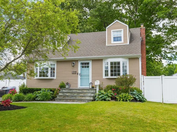 1066 Oakneck Road, Bay Shore, NY 11706