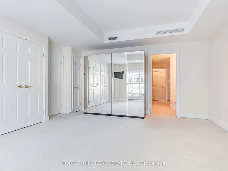 38 Avenue Rd #201 — Photo 28