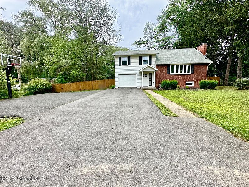 3rd image of 6 New Castle Road