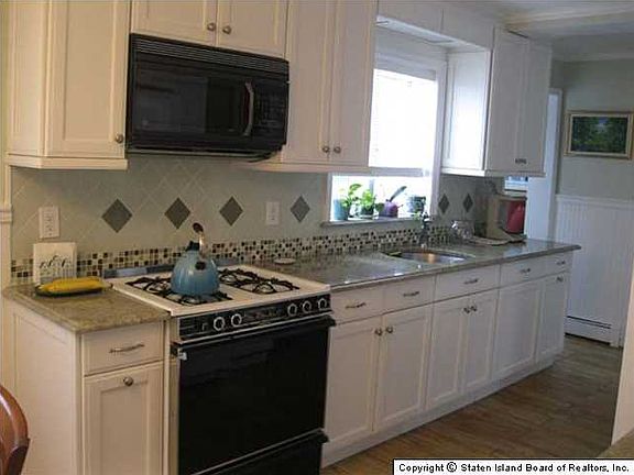 3rd image of 713 Metropolitan Ave